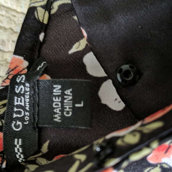 GUESS Silk black and pink flowered blouse. - Picture 6 of 6